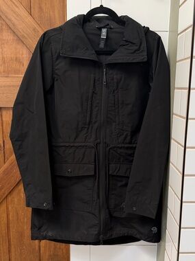 (Unknown Brand) women’s  Black Lightweight Hooded Parka Jacket